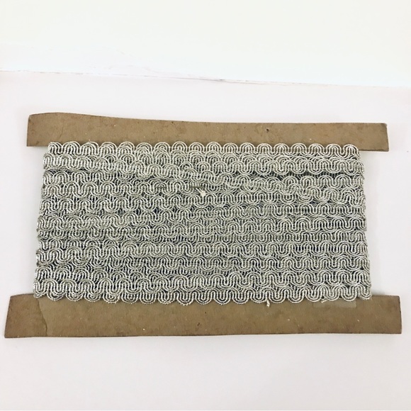 Vintage Silver Metallic Wavy Gimp Sewing Costume Trim 3/8th Inch 31 Ft 10.33 yd - Picture 4 of 4